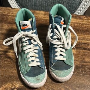 Nike High-Top Sneakers in Blue and Green
